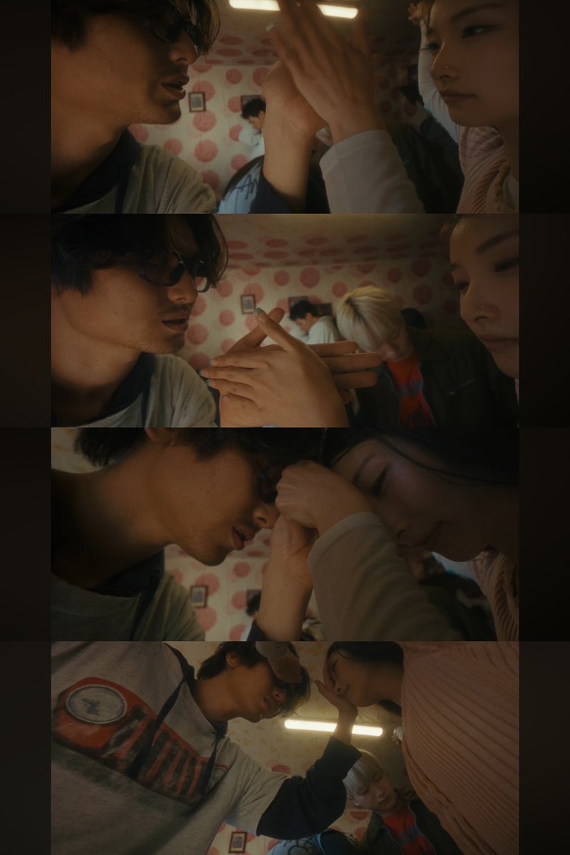 windyzzang0614's tweet photo. 벽지 씹 구라안치고 우리 할머니집 벽지 https://t.co/ydbh6SzXIw