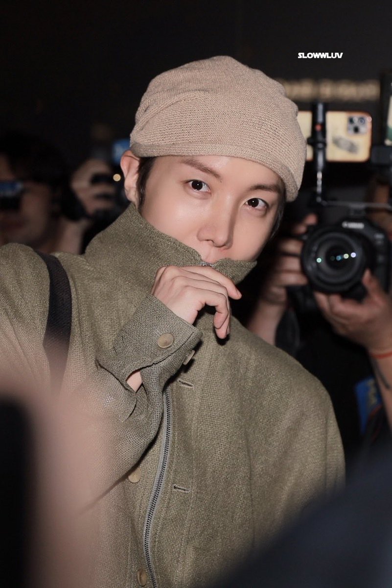 JHPOPBASE's tweet photo. barefaced hoseok https://t.co/KxjCMKatLf