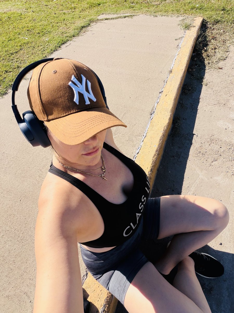 caroferreiaOF's tweet photo. Sweet smile. Soft voice. Expensive attention. 👑💋
Good boys know how to get my attention. 💸 https://t.co/2R7LwxH0yG
