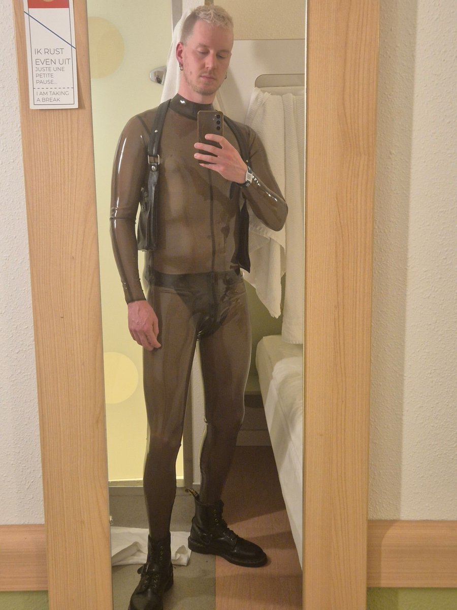 unforcerror's tweet photo. Found these last few pics from darklands outfits. Can't decide which outfit I like better 🤔 https://t.co/rq4RLI2ywE