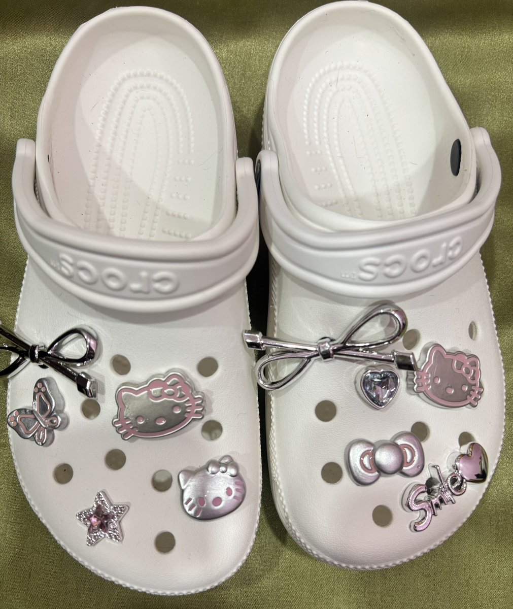 StepStoryl2's tweet photo. 𓂂 ส่งต่อ CROCS Classic  550.-  ขาว
Size M6W8(39) สภาพ 95% 🌟 มือ2️⃣
📍ดูเพิ่มเติม dm แถมจิ๊บบิท  🎀

🪽 ค่าส่ง35.- พท.ห่างไกลบวกเพิ่ม 30.-♥️♥️

#ส่งต่อเสื้อผ้า #ส่งต่อเสื้อผ้ามือสอง #ส่งต่อ #ส่งต่อfeelfree #เสื้อผ้ามือสอง #โล๊ะตู้ #โล๊ะตู้เสื้อผ้า #ส่งต่อstylist #ส่งต่อcintage #ส่งต่อvghbkk #ส่งต่อduex #maison #รองเท้ามือสอง #ส่งต่อcrocs 
#ส่งต่อรองเท้าcrocs #ส่งต่อรองเท้ามือสอง