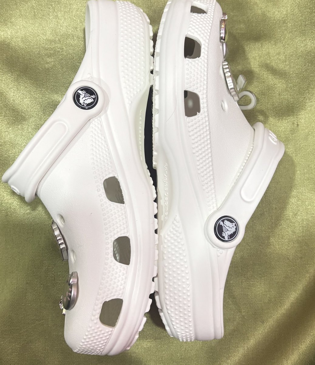 StepStoryl2's tweet photo. 𓂂 ส่งต่อ CROCS Classic  550.-  ขาว
Size M6W8(39) สภาพ 95% 🌟 มือ2️⃣
📍ดูเพิ่มเติม dm แถมจิ๊บบิท  🎀

🪽 ค่าส่ง35.- พท.ห่างไกลบวกเพิ่ม 30.-♥️♥️

#ส่งต่อเสื้อผ้า #ส่งต่อเสื้อผ้ามือสอง #ส่งต่อ #ส่งต่อfeelfree #เสื้อผ้ามือสอง #โล๊ะตู้ #โล๊ะตู้เสื้อผ้า #ส่งต่อstylist #ส่งต่อcintage #ส่งต่อvghbkk #ส่งต่อduex #maison #รองเท้ามือสอง #ส่งต่อcrocs 
#ส่งต่อรองเท้าcrocs #ส่งต่อรองเท้ามือสอง