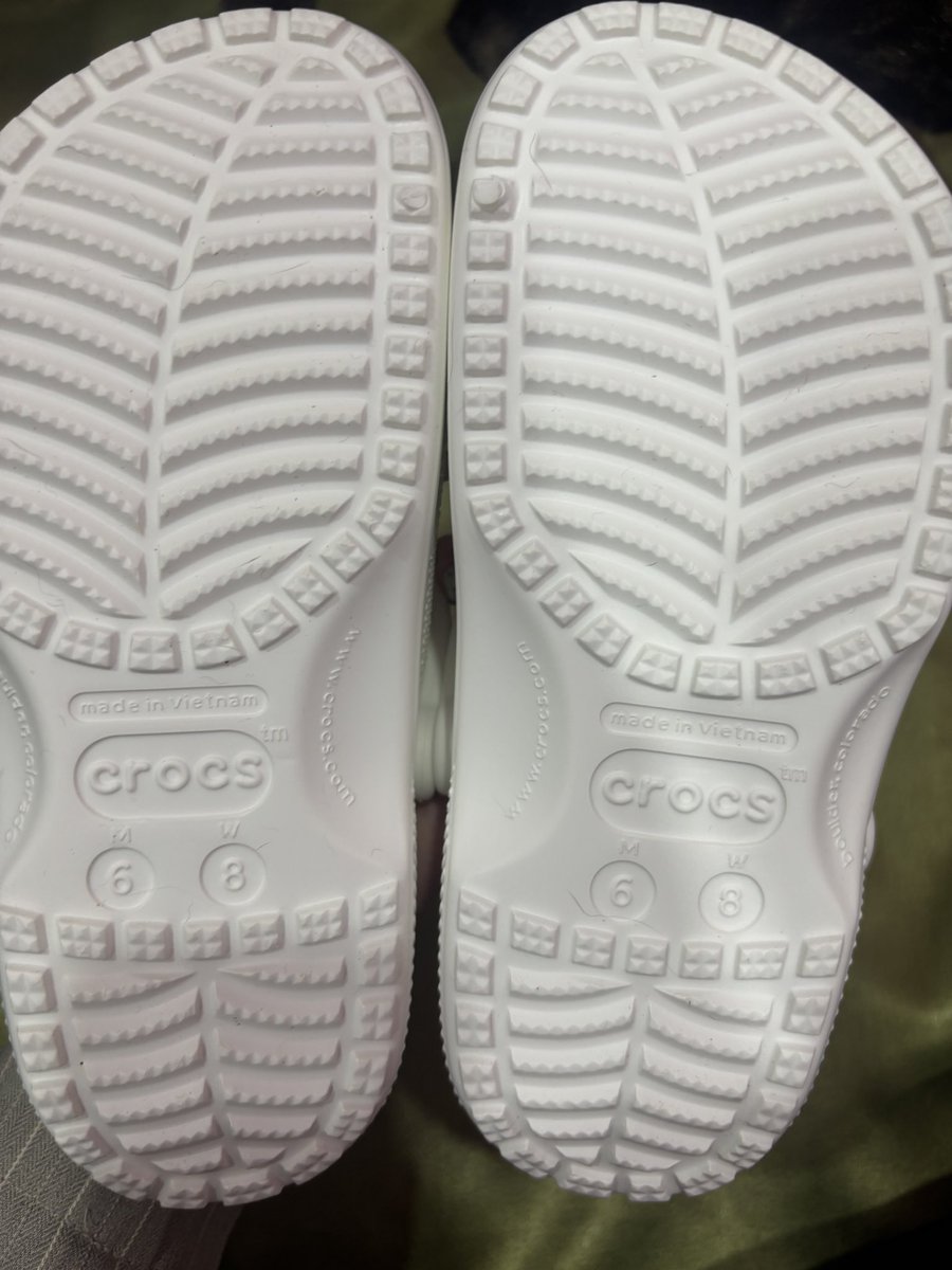 StepStoryl2's tweet photo. 𓂂 ส่งต่อ CROCS Classic  550.-  ขาว
Size M6W8(39) สภาพ 95% 🌟 มือ2️⃣
📍ดูเพิ่มเติม dm แถมจิ๊บบิท  🎀

🪽 ค่าส่ง35.- พท.ห่างไกลบวกเพิ่ม 30.-♥️♥️

#ส่งต่อเสื้อผ้า #ส่งต่อเสื้อผ้ามือสอง #ส่งต่อ #ส่งต่อfeelfree #เสื้อผ้ามือสอง #โล๊ะตู้ #โล๊ะตู้เสื้อผ้า #ส่งต่อstylist #ส่งต่อcintage #ส่งต่อvghbkk #ส่งต่อduex #maison #รองเท้ามือสอง #ส่งต่อcrocs 
#ส่งต่อรองเท้าcrocs #ส่งต่อรองเท้ามือสอง