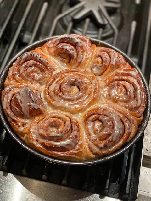 FoodPleaser's tweet photo. Cinnamon Rolls https://t.co/19UsTSdEs2