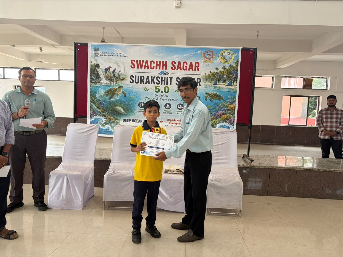 Kvnit2024's tweet photo. Students of KV NIT ROURKELA participated in drawing and poster making competition and poster exhibition on the occasion on awareness program under the campaign "Swachhata sagar and surakshit Sagar 5.0 " by NIT ROURKELA and indian meteorological society . https://t.co/nD5ONRRXfU