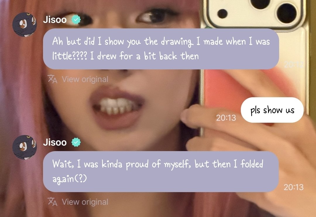 ForeverKimJisoo's tweet photo. 091726 JISOO APP update🐰

Jisoo shared that her dream in 1st grade was to become a painter, but seeing so many kids who were really good at drawing made her immediately give up. 
“Class 5 friends, thanks for making me give up my dream!”
She even hated art class the most in high school T_T haha, she suffered.. 
and said she wants to learn watercolor too, but it’s so hard 😭

Jisoo sharing her art masterpieces 😭 PICASOO 

Be the first to catch JISOO updates—subscribe now at https://t.co/2WSd5OoZ6n!💜