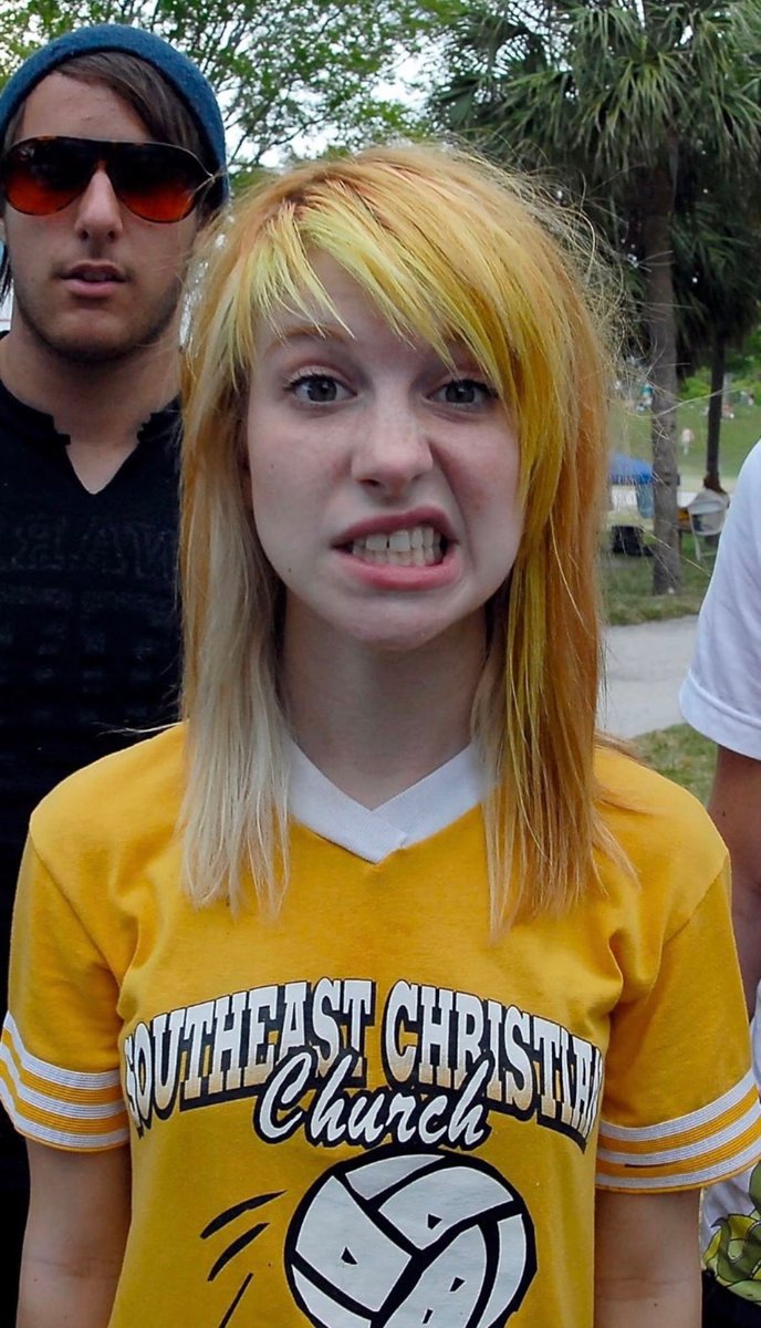 s1llyrnby's tweet photo. natalie scatorccio as hayley williams 😋 https://t.co/6spMBSEG6c