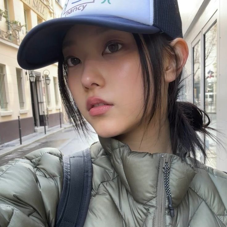 utasHAERIN's tweet photo. SSSSSSSSELAMAT MALAAAMM EFRIBADIH!!! Siapa yang gak sabar jalan-jalan? CUNG!! 😋☝🏻

sebelum berangkat, alangkah baiknya kita faf ootd dulu. Pamerkan ootd kalian 🤤 jam 19.35 kita berangkat!! https://t.co/tVH1XnYgqF