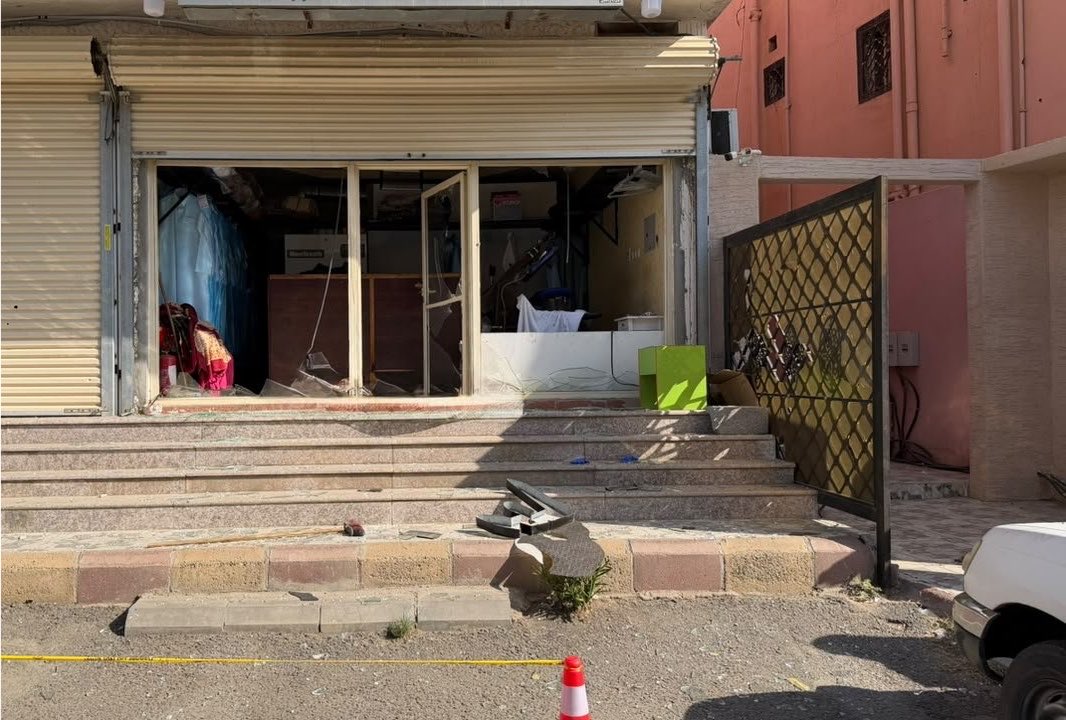 SaudiNews50's tweet photo. عاجل:

سقوط شظايا إثر اعتراض طائرة مسيّرة في محافظة الطائف نتج عنها حالة وفاة وإصابتان وأضرار مادية في عدد من المباني والمركبات.

- https://t.co/9ihTOrQYR8