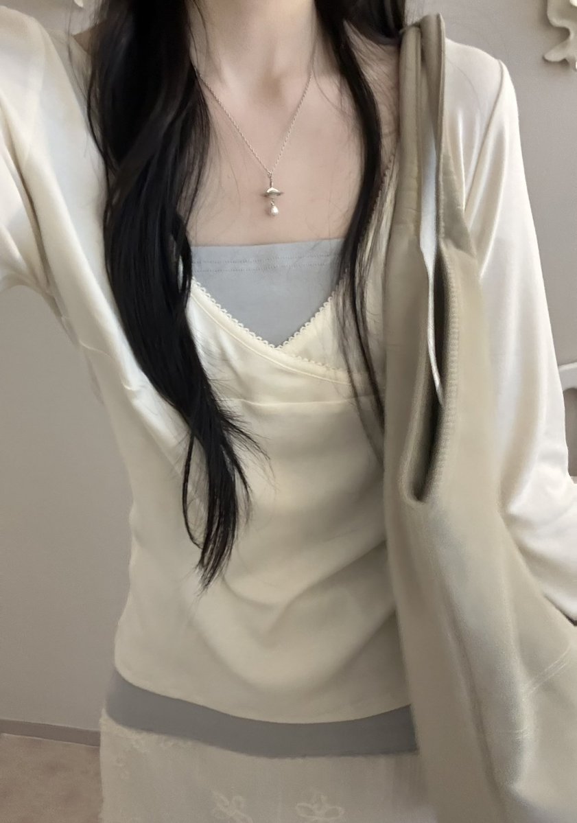 eunnko's tweet photo. 레터프롬문 모델컷보고 그대로 샀는데 대만족.. https://t.co/ycvwFihvV8
