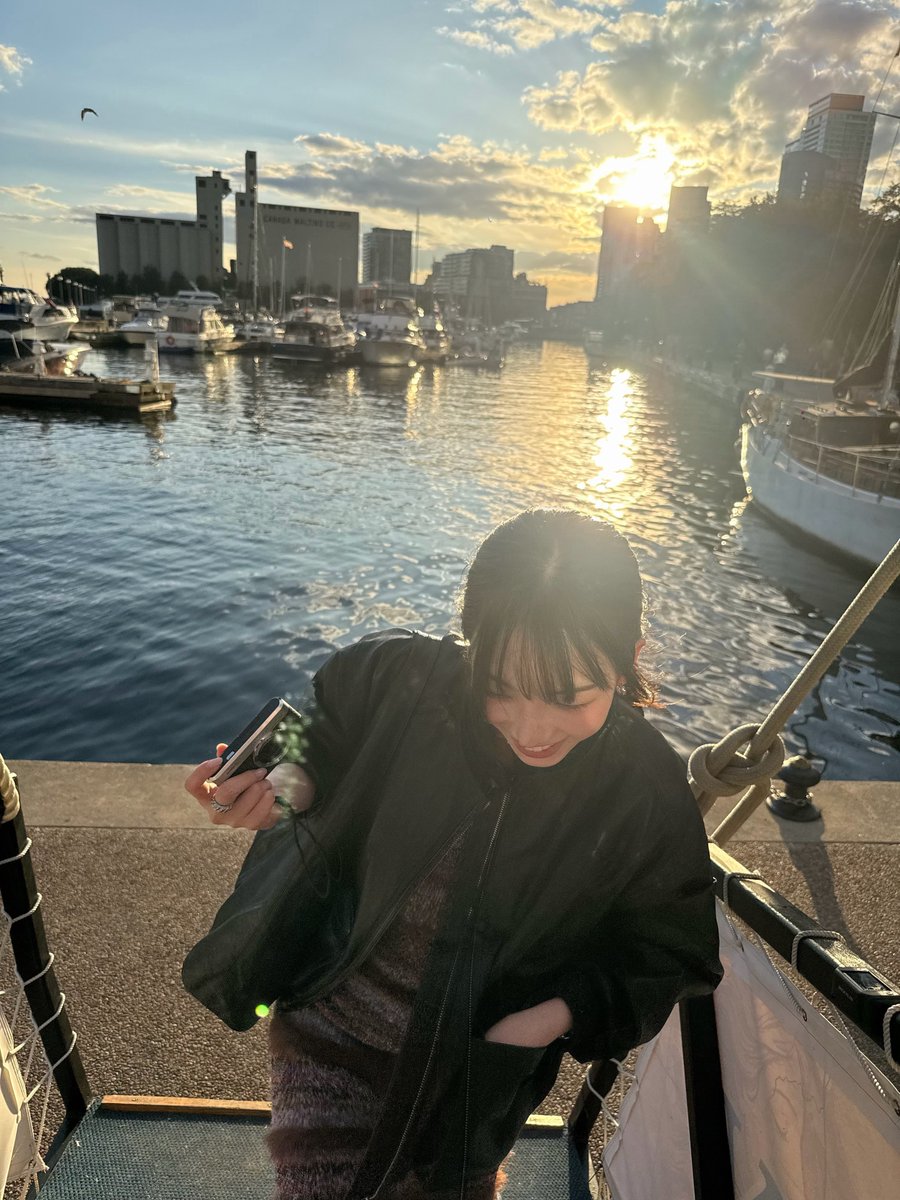 yjimuin's tweet photo. Golden hour by the water,city lights waiting just beyond the boats. https://t.co/PZVaijY3qB