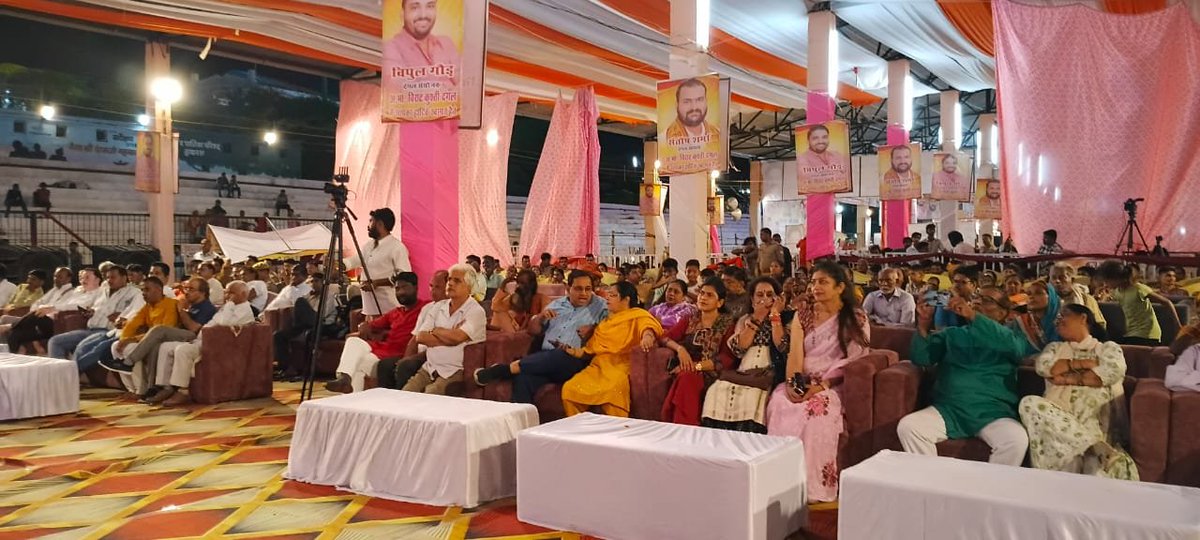 pathere_v's tweet photo. आज दिनांक 17 सितम्बर 2026 को 115 वे मेला श्री दाऊजी महाराज के मेला पंडाल मैं हो रहा ब्रज सांस्कृतिक एवं महारास  कार्यक्रम की संयोजक एड. विदुषी पाण्डेय जी एवं सह संयोजक रितु गौतम जी दोनो बहनो ने मुझे भी महारास मैं उपस्तिथि हुने का अबसर दिया मैं दिल से धन्यवाद करता हु 🙏🙏🙏 https://t.co/SlHypkz1ex