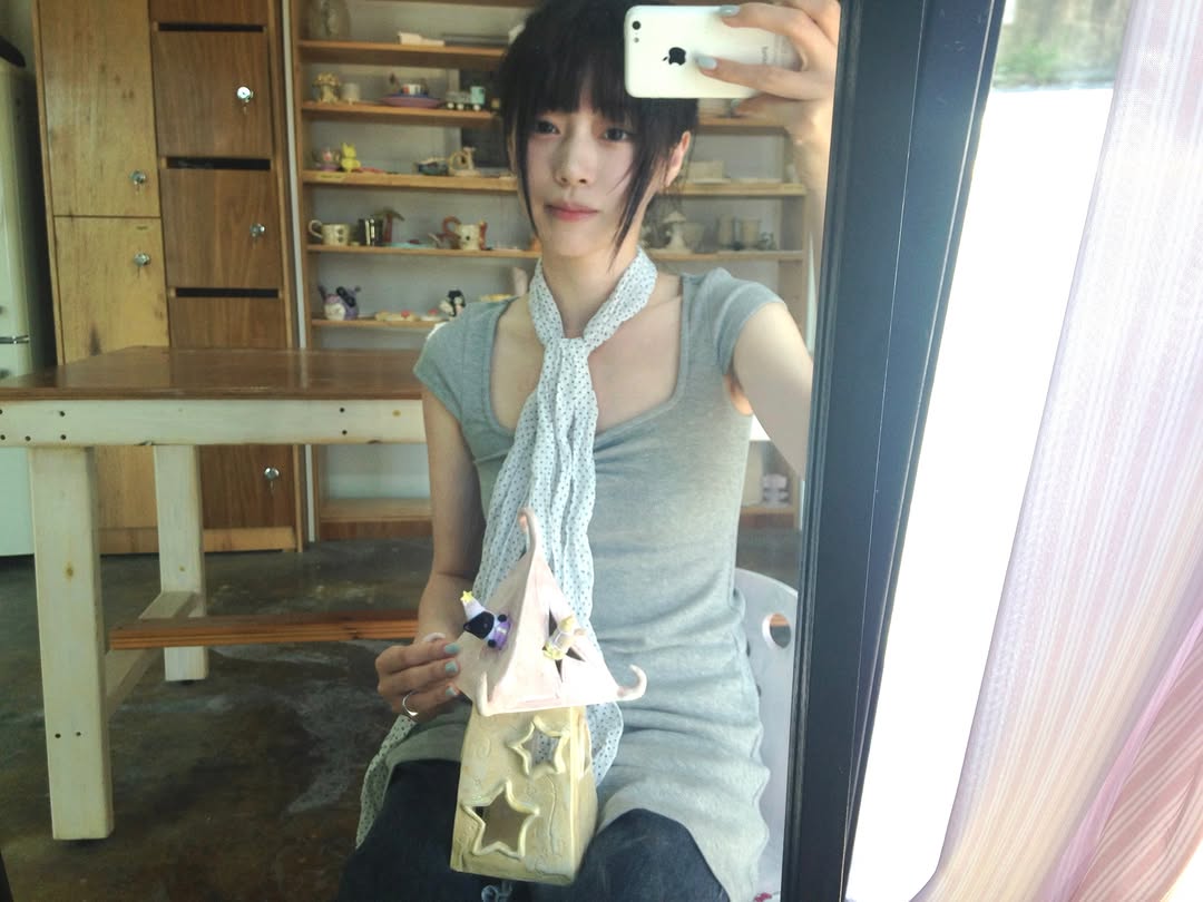 OmarYolfred's tweet photo. 별똥별 떨어지는 느낌 창문에 실바니안 꽂아주기

6시간동안 열시미 만든 제 조명을 소개합니다
@Tartamoto 
@xhakxhrotlfj 언니가 많이 도와줬슈^_^... https://t.co/W663T5xHro