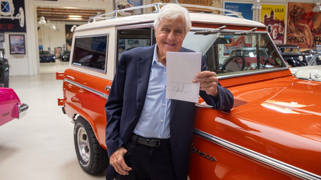 ClassicCars_com's tweet photo. California classic car owners, rejoice! Governor Gavin Newsom has officially signed Senate Bill 1392 (Leno’s Law), Assembly Bill 2541, and Senate Bill 1069 into law at Jay Leno’s garage.

https://t.co/HH313PR4Cy https://t.co/7nSUrSiGaC