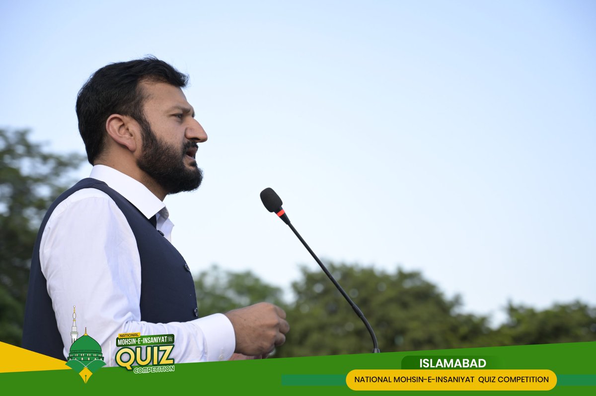 JamiatPK's tweet photo. اسلام آباد 
صاحبزادہ وسیم حیدر، ناظمِ اعلیٰ اسلامی جمعیت طلبہ پاکستان، نیشنل محسنِ انسانیت کوئز کمپٹیشن کے شرکاء سے خطاب کر رہے ہیں۔

خطاب کے دوران انہوں نے سیرتُ الرسول ﷺ کی اہمیت اور رسولِ اکرم ﷺ کی مبارک زندگی کو نوجوانوں کے لیے بہترین نمونۂ حیات قرار دیتے ہوئے سیرتِ طیبہ کو سمجھنے اور اپنی عملی زندگی میں اپنانے کی ضرورت پر گفتگو کی۔

صاحبزادہ وسیم حیدر نے اسلامی جمعیت طلبہ پاکستان کی تاریخ کا ذکر کرتے ہوئے تحریکِ ختمِ نبوت ﷺ میں طلبہ کے کردار اور عقیدۂ ختمِ نبوت کے تحفظ کے لیے کی جانے والی جدوجہد کو بھی اجاگر کیا۔ 1974ء کی تحریک کے دوران طلبہ کی سرگرمیوں اور احتجاجی کردار کا تاریخی ریکارڈ بھی موجود ہے۔

انہوں نے نوجوانوں کو پیغام دیا کہ سیرتِ رسول ﷺ سے وابستگی صرف ایک تاریخی مطالعہ نہیں بلکہ کردار، اخلاق، عمل اور معاشرے میں مثبت کردار ادا کرنے کی عملی بنیاد ہے۔

#MohsinEInsaniyatQuiz #SeeratUnNabi #IslamiJamiatTalaba