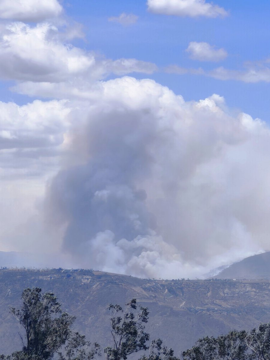 CK_Verdugo's tweet photo. @higuerahernan @BomberosQuito La vista es desde el Quinche https://t.co/BXOwhXqj0O