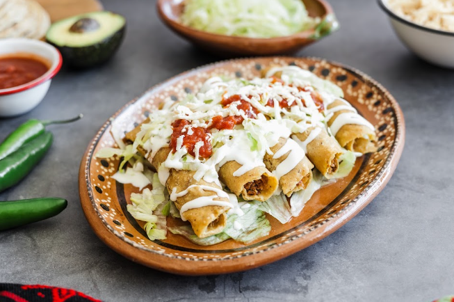 animalgourmet's tweet photo. 👇🤤Aprovecha las sobras de tinga de res con estas 3 recetas rápidas y económicas. Prepara tacos dorados, pambazos y quesadillas sin desperdiciar.🙌🍅🍴

https://t.co/CQ1EN3WqJ2

#Tinga #Recetas #Aprovechamiento #Sobras https://t.co/5rbvy8P5VD