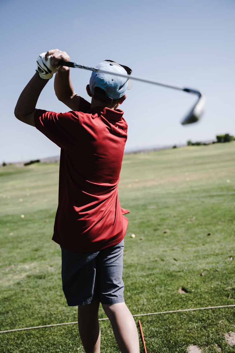 lork3mcj's tweet photo. At the island green on a clear day, I was there after planning. I was with a newcomer, and we were upbeat. For footwork, the swing felt compact and crisp. I felt inspired. #AfterWorkGolf #SwingPractice https://t.co/rdbhhcVmDx