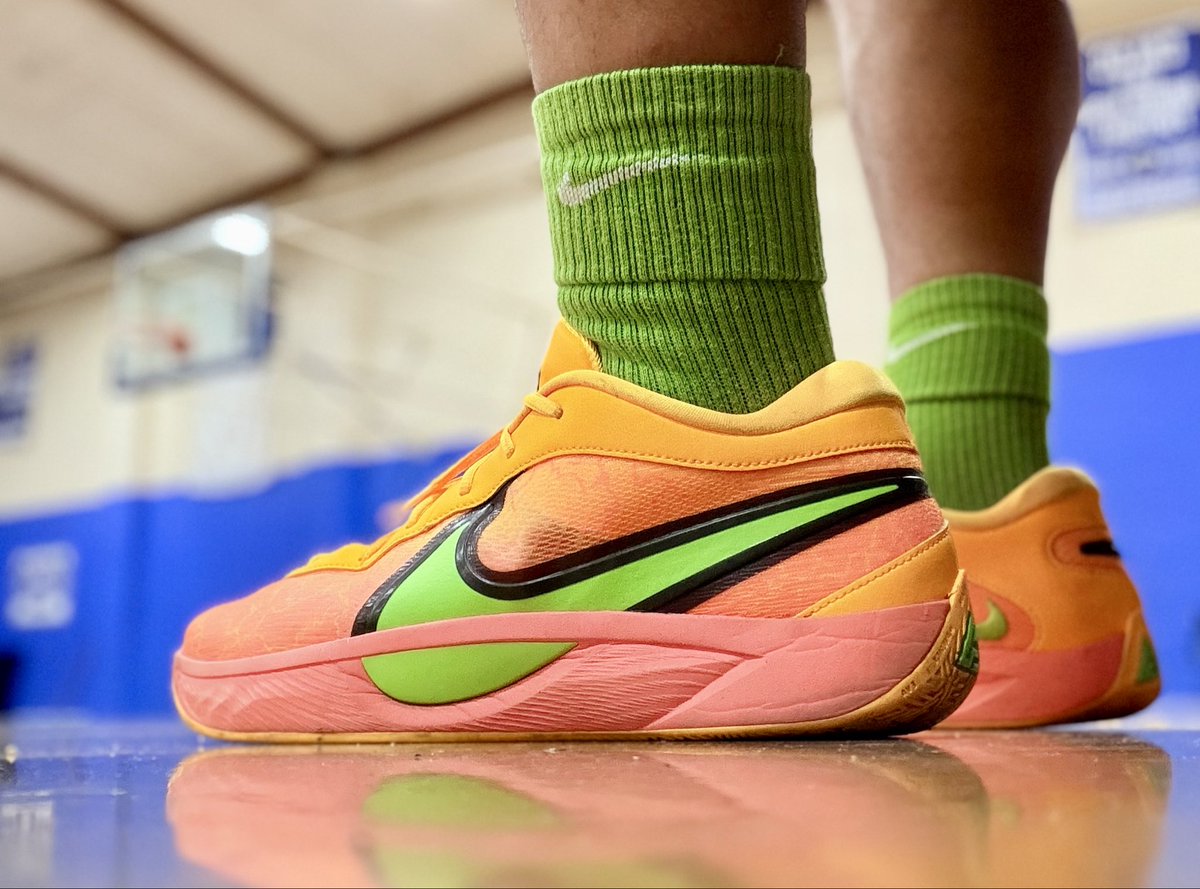 kb8thekid's tweet photo. Some freak 6s for the day. I’m glad they went back to the roots for this silhouette. #wdywt #kotd #nike #swoosh #nikebasketball #greekfreak #giannis #freak6 #greece #colorways #socks @Nike @nikebasketball #fadidas @Giannis_An34 https://t.co/HOZeHNKa8S