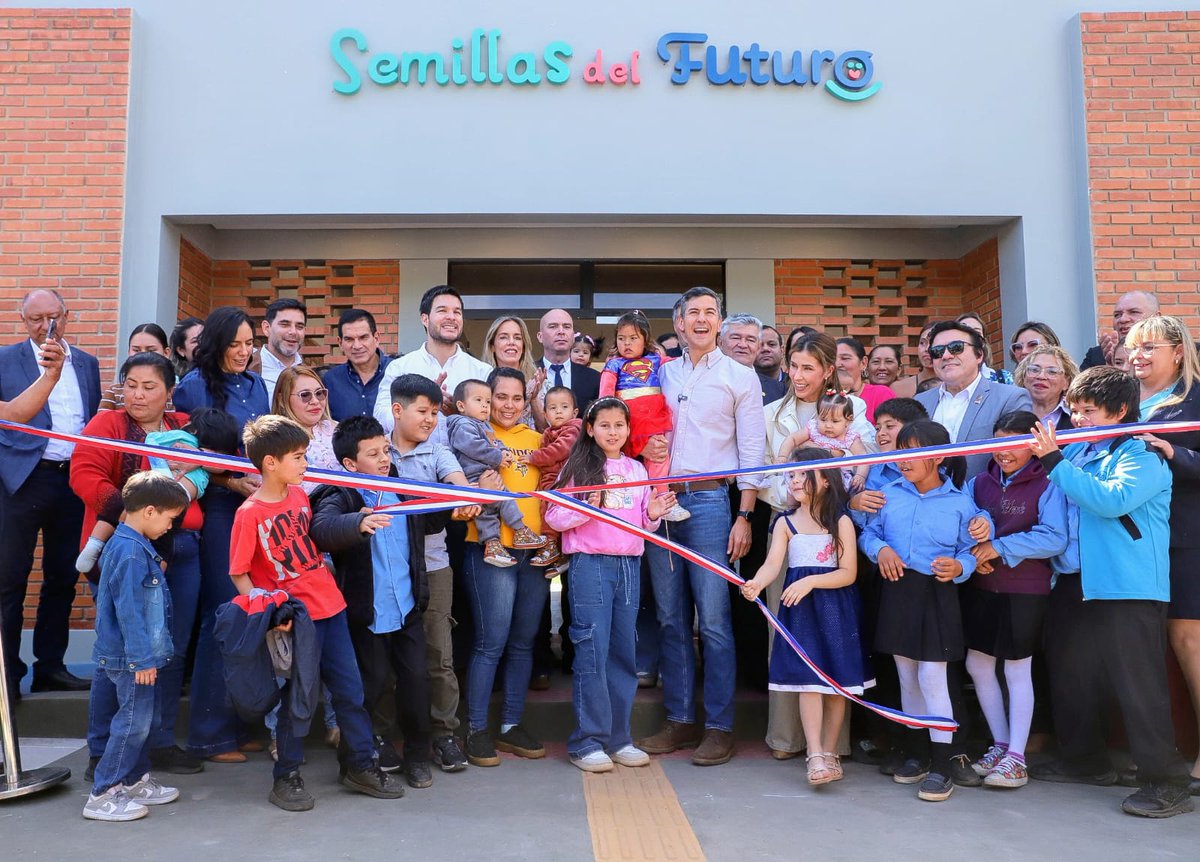 MINNAParaguay's tweet photo. 👶 Con la alegría de los niños y niñas que desde hoy tienen un espacio de primer nivel de la mano del Programa #SemillasDelFuturo, se inauguró el nuevo Centro de Atención Integral a la Primera Infancia - CAIPI en Yaguarón. 

Seguí leyendo: https://t.co/L1x9ClxDzR https://t.co/5q7fdSJhN0
