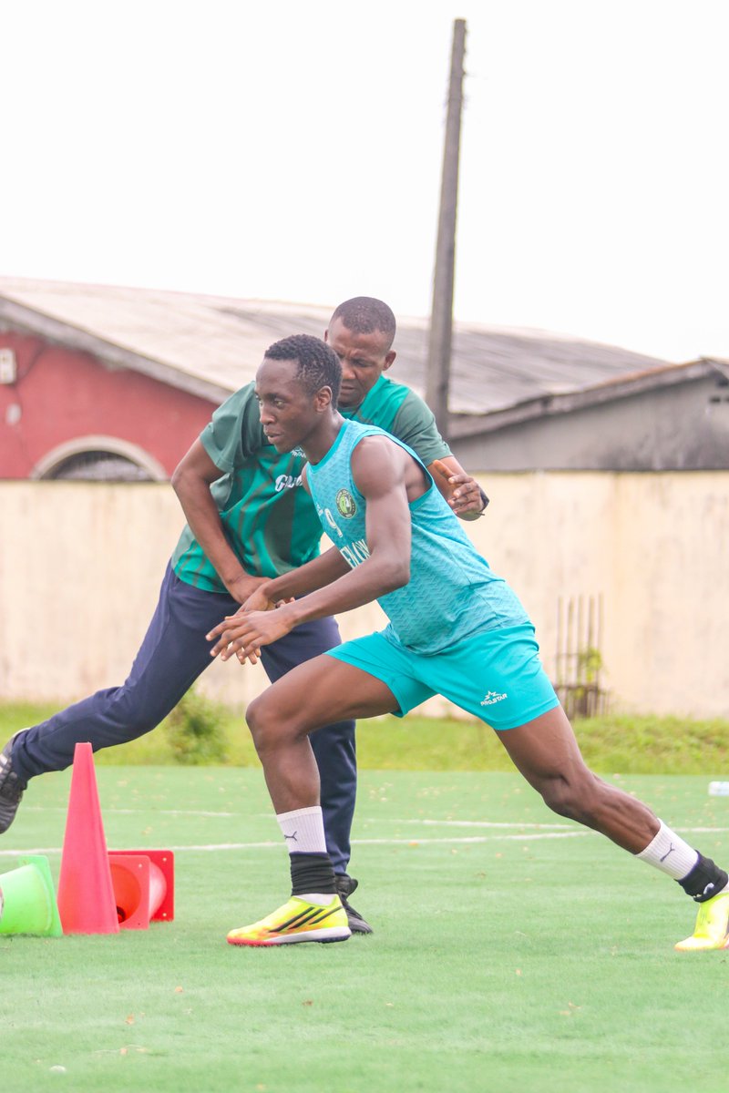 GreenLockFC's tweet photo. Faruk Yusuf is our special training mention of the day 🔥📸
#GreenLockFC #TrainingSessionSession done. Focus is on Imperial 💪🏽
#GreenLockFC #TrainingSession https://t.co/6lFjMTrCEi