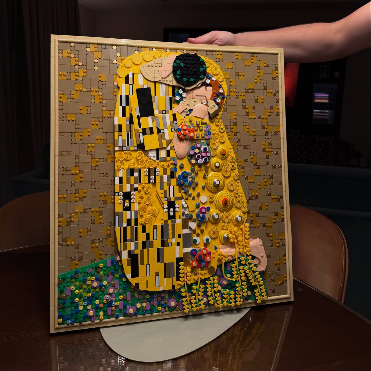 etginlik's tweet photo. Gustav Klimt'in ikonik eseri, LEGO parçalarıyla yeniden yorumlandı. https://t.co/T4xyetHoOJ