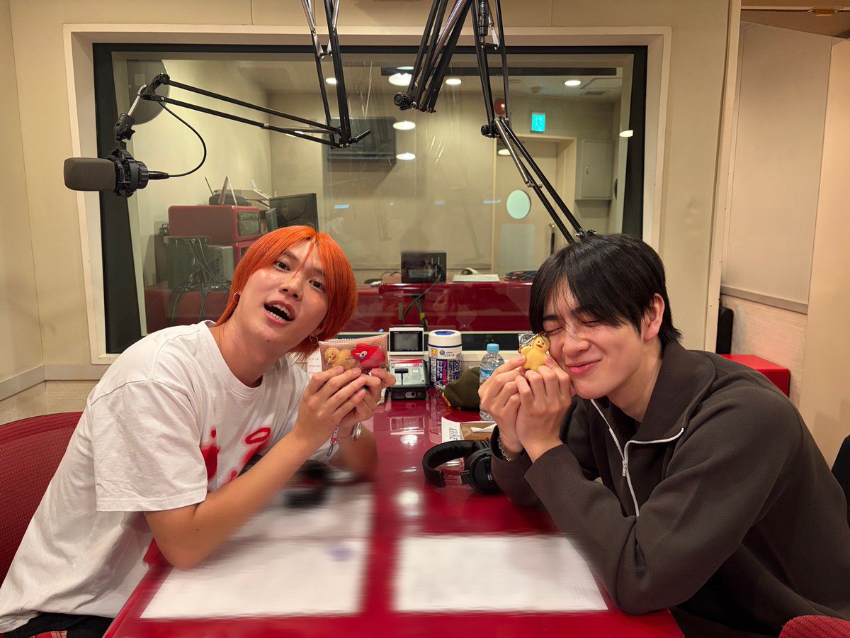 Oooooohji's tweet photo. 雄大 本当に大変な時にラジオ来てくれてありがとね 雄大のありのままの姿が人を励ますからね 俺もステージに立つ人間として雄大の涙の理由は痛いくらい分かる だからこそ雄大がありのままの雄大でいれるようにこれから俺も傍でありのままでいるね 雄大俺の人生に登場してくれてありがと 👼ご飯行こね〜 https://t.co/Y9UPjWzrfP