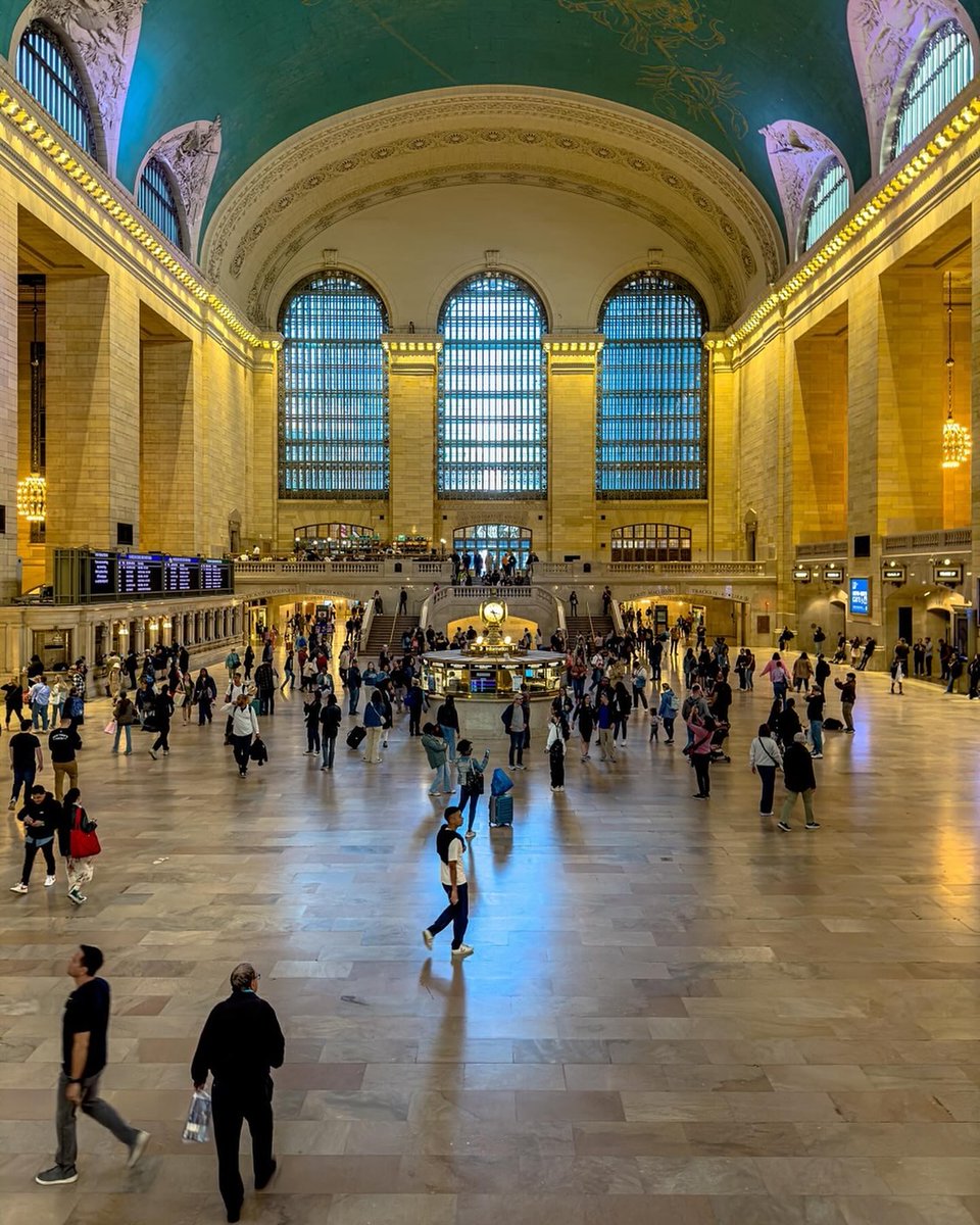 SherikaHelpw's tweet photo. Hustle and bustle at Grand Central. Photo taken with an iPhone 14 Pro on April 11, 2024. https://t.co/GeqLd43vUb