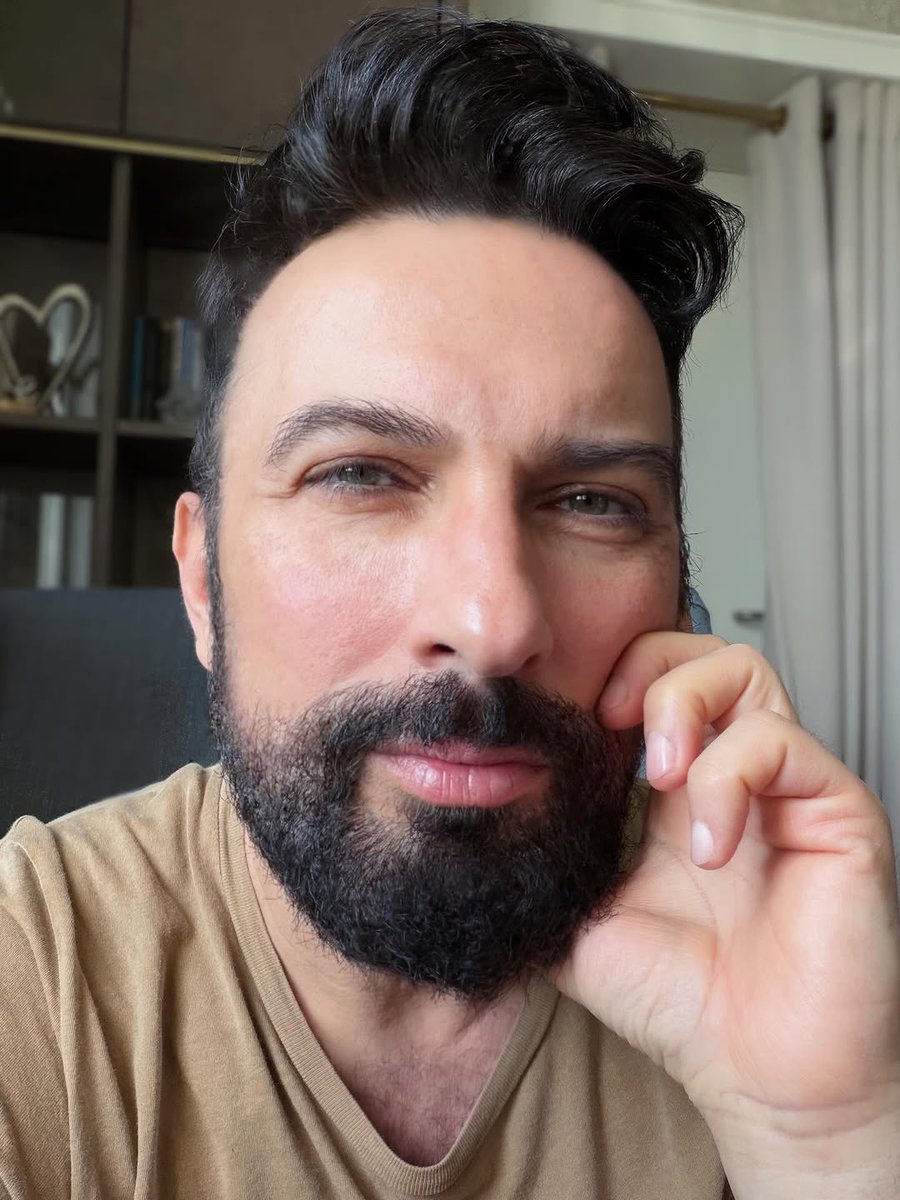 Grazy5gata's tweet photo. Kırıldım, kolum kanadım sanki.
Bir türlü tutunamadım, olmadı.
Zor, sensizliğin acısı büyük, kabullenemedim…

İstanbul konserlerinden beri böyleyim.
Düştüğüm bu boşluktan tam olarak çıkamadım sanırım 😕😌

Sizi ve ortaya çıkardığımız o harika enerjiyi h... https://t.co/Of6nB1ZmnK