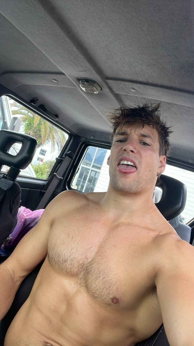 ianogohh's tweet photo. the face  /  the cock 🍆
RT if u wanna suck my cock

https://t.co/UcHMsqtsaB https://t.co/ZSINZA2iFR