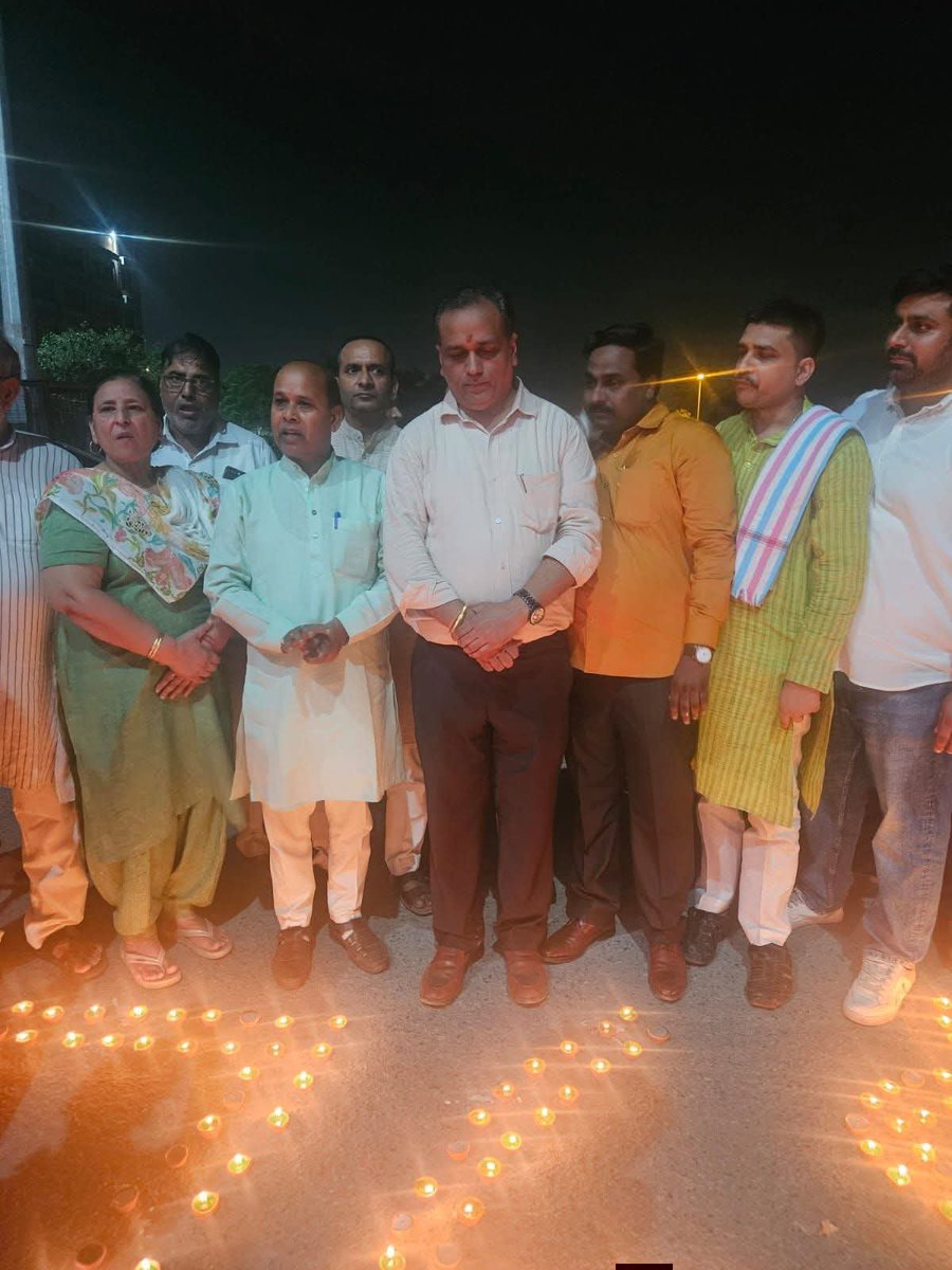 BjpOuter's tweet photo. देश के यशस्वी प्रधानमंत्री एवं हम सभी के प्रेरणास्रोत आदरणीय श्री नरेंद्र मोदी जी के जन्मदिवस के शुभ अवसर पर बाहरी दिल्ली जिला में  दीपोत्सव कार्यक्रम आयोजित किया गया 
#Happybypmmodi 
#AshirwadkaDiya 
#SewasankalpAbhiyan https://t.co/CkdzGhCPZN
