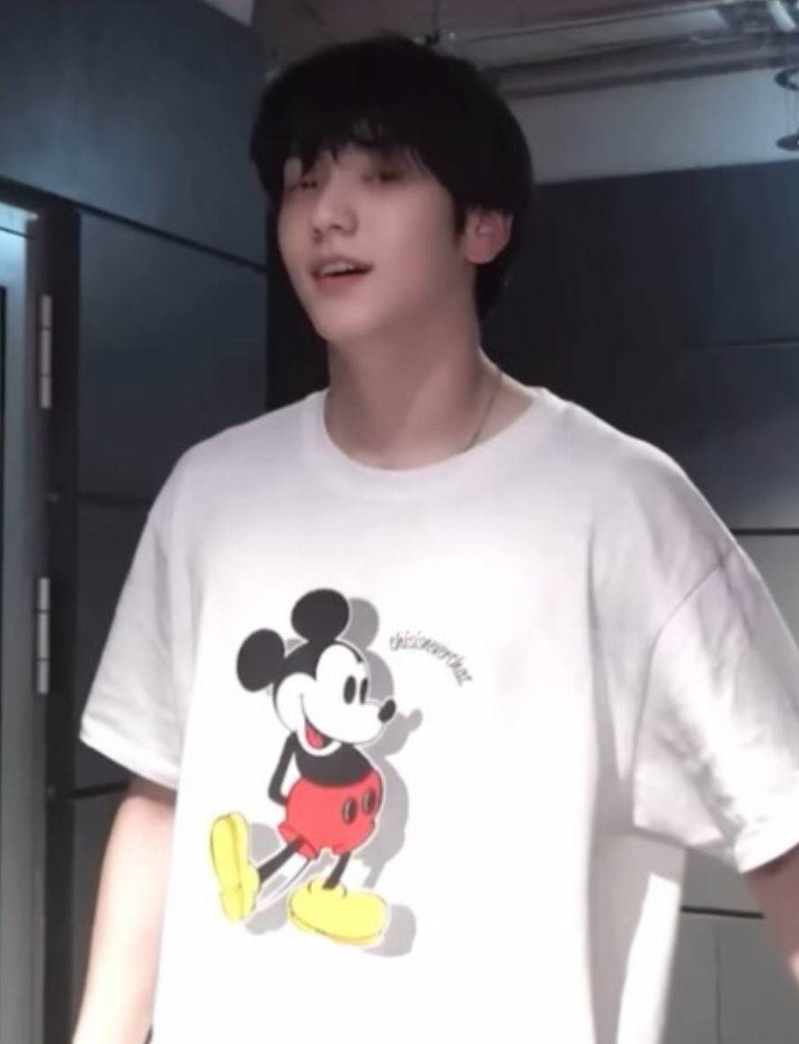 soobcave's tweet photo. finding out that soobin is a silly shirts kinda guy has been so so good for me.. This nerd brooooo auushggghshdh (deeply affectionate) https://t.co/UGvd8CO3bO