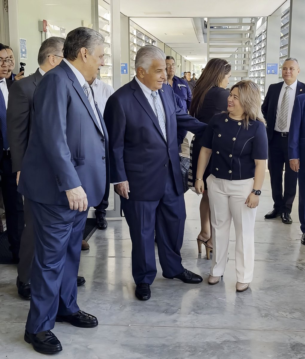 InadehOficial's tweet photo. Hoy, durante la inauguración del Centro de Especialidades Agropecuarias (CEAGRO AIP), firmamos un convenio de cooperación que permitirá impulsar programas de capacitación y asistencia técnica alineados a las necesidades del sector productivo.

#ConPasoFirme https://t.co/L6ty882KgJ