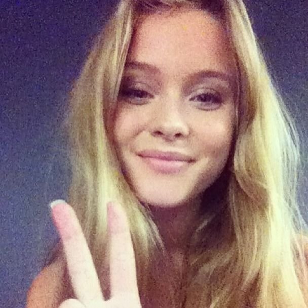 suncat4's tweet photo. zara larsson is also a white, blonde, curvy and heterosexual woman who wears revealing clothes and twerks frequently. yet her fanbase is %99 feminist women. https://t.co/oPJYBJaRxO