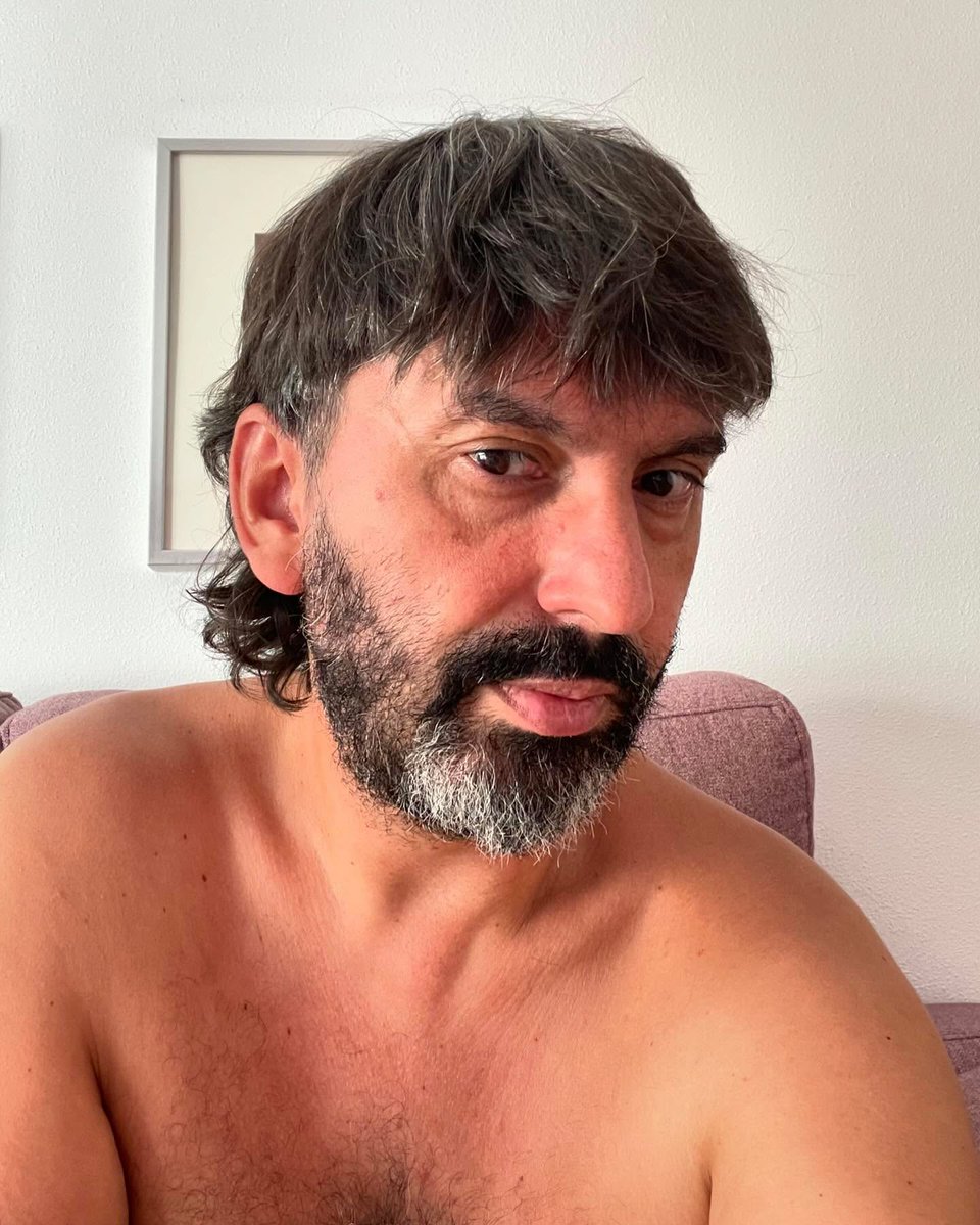 DelphaRuthbbqm's tweet photo. This time, there’s no nipple. But plenty of freckles, skin spots, fine lines, redness, veins, and gray hair. Real bodies, real skin, real faces, real hair. https://t.co/qlTyZKl1nM