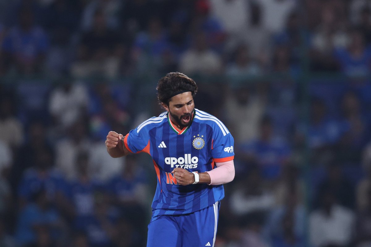 SportsNexusNews's tweet photo. 🚨NITISH KUMAR REDDY IS HERE TO RULE🇮🇳
🎯 2nd T20I — 3/24 (3)
🎯 3rd T20I — 3/25 (4)
6 WICKETS IN 7 OVERS!
NKR has been outstanding in both matches against Afghanistan.
NITISH KUMAR REDDY — WHAT A PERFORMANCE.
#NitishKumarReddy #NKR #INDvAFG https://t.co/mTX4DuXwFd