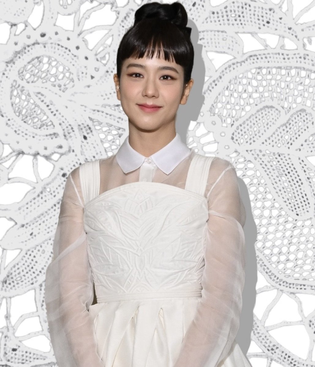 urfavsooya's tweet photo. maturing is realizing jisoo is audrey hepburn's twin https://t.co/N3PO58JzjQ