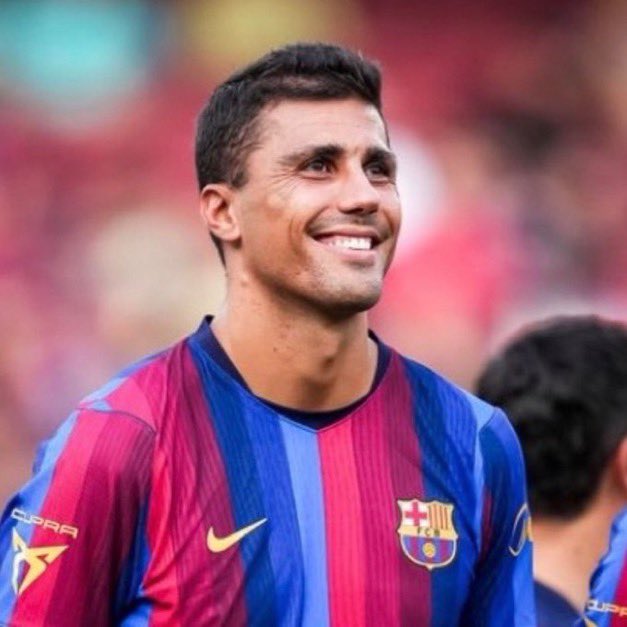 BarcaTimezz's tweet photo. 🚨💣 BREAKING: Plans underway to keep Raphinha away from Brazil next week.

Rodri will elbow him in the nose vs Sevilla. @HelenaCodias https://t.co/TTToSYK7MZ