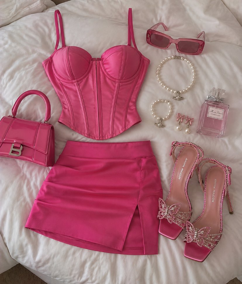 PinkPrivilege5's tweet photo. All pink everything 💕 https://t.co/CRDv9agugp