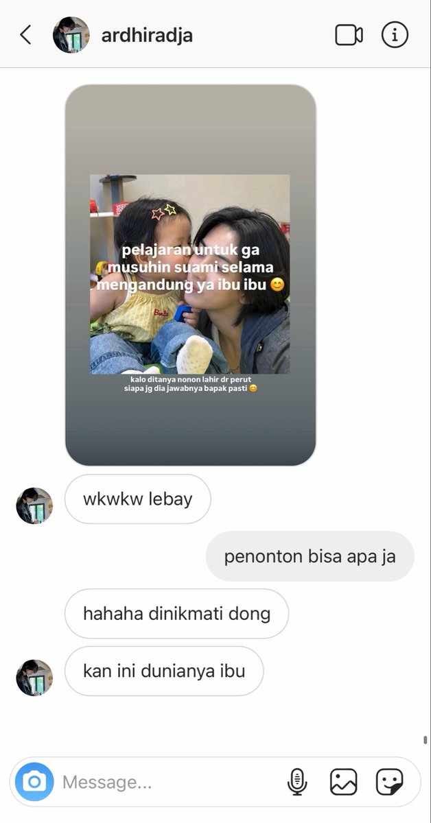 soleilef's tweet photo. salam hangat dari keluarga kecil kerajaan kami🫰🏼 https://t.co/foftr1cxQm