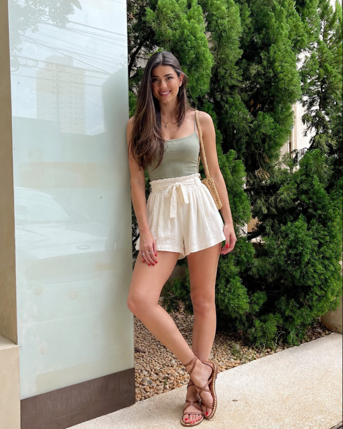 Alice85729's tweet photo. Keeping it simple today ☀️
A little sunshine, an easy outfit, and nowhere I need to rush to. Sometimes that’s all a good day needs. https://t.co/TyO0l9ZSfL