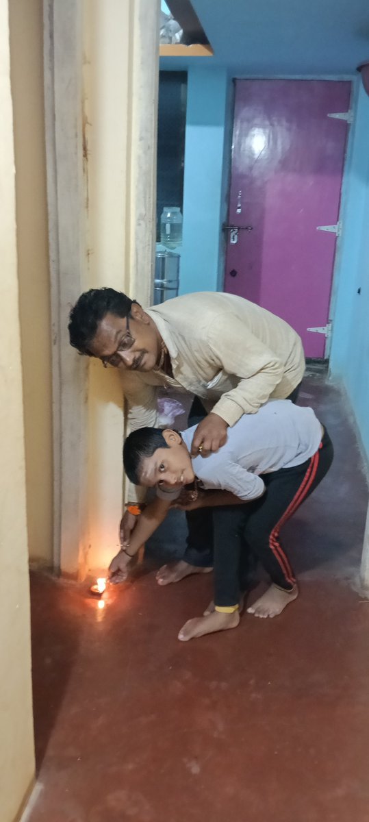 karagi_m's tweet photo. ಇಂದು ದೇಶದ ಹೆಮ್ಮೆಯ ಪ್ರಧಾನಿ ಶ್ರೀ ನರೇಂದ್ರ ಮೋದಿ ಅವರ ಜನ್ಮದಿನದ ಪ್ರಯುಕ್ತ ನಮ್ಮ ಮನೆಯಲ್ಲಿ ಕುಟುಂಬದ ಸದಸ್ಯರ ಜೊತೆ ಆಶೀರ್ವಾದ ದೀಪವನ್ನು ಬೆಳಗಿಸಿ, ಅವರ ಉತ್ತಮ ಆರೋಗ್ಯ, ದೀರ್ಘಾಯುಷ್ಯ ಹಾಗೂ ದೇಶಸೇವೆಯ ಪಯಣ ಇನ್ನಷ್ಟು ಯಶಸ್ವಿಯಾಗಲಿ ಎಂದು ಪ್ರಾರ್ಥಿಸಿದೆವು....

#NarendraModi #SevaSankalp #HappyBirthdayModi https://t.co/grdpwGAccp