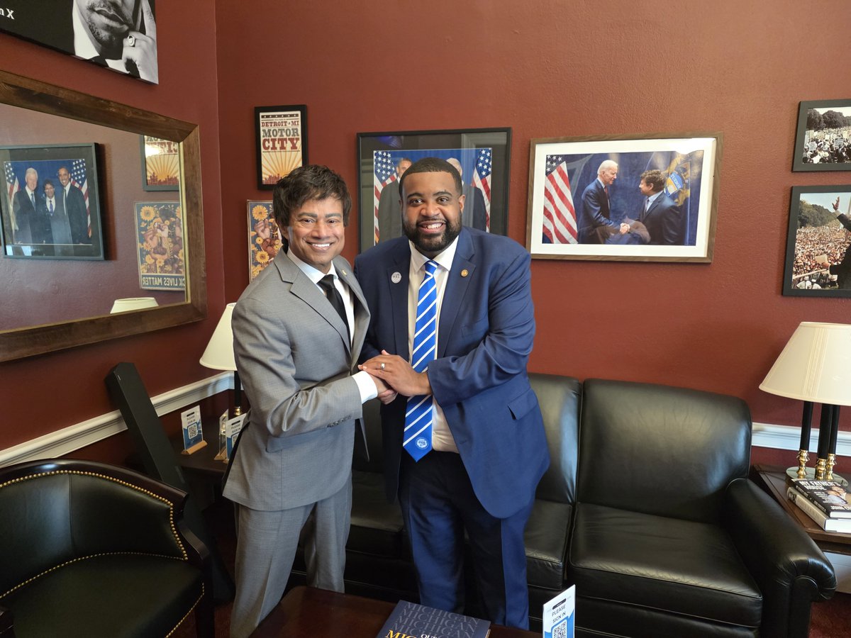 ShriThanedar's tweet photo. I invited Donavan McKinney to my DC office and sat down to plan a smooth transition. I offered full cooperation including transfer of any unresolved case work as of Jan 2nd. I and my staff answered his questions. We will continue this collaboration as often as his team needs. https://t.co/6ePk0Tecz7