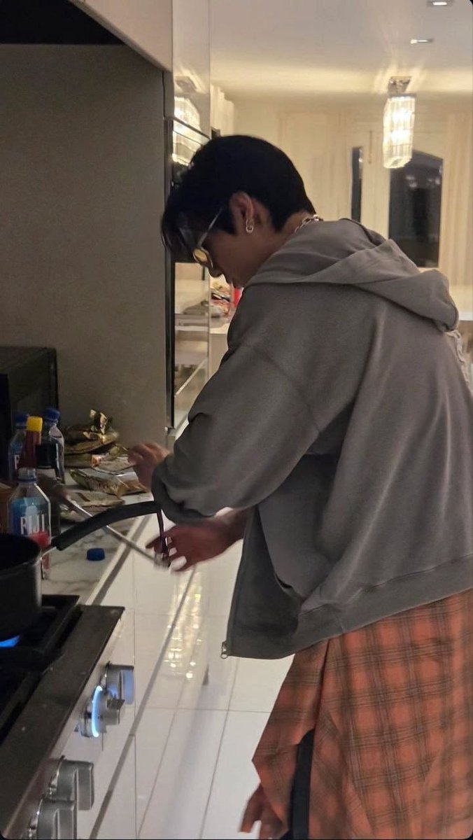 jungkookversex's tweet photo. i fear he’s exactly my type https://t.co/yX4DjCKAvS