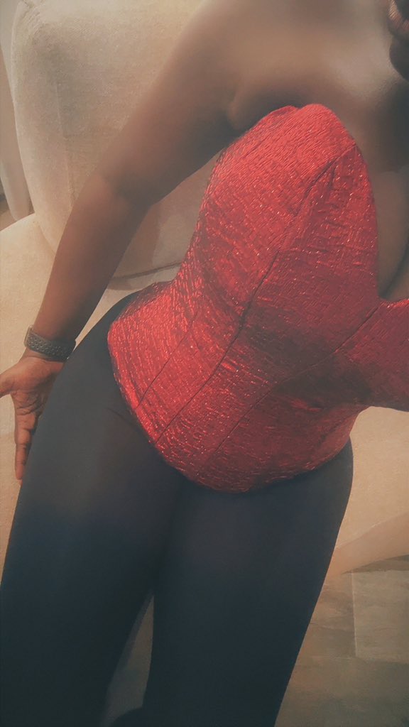 callmeMayokun's tweet photo. From a simple piece of fabric to a beautifully structured silhouette…..🤭🤭
My first overbust corset and she came out so cute! 😍🪡 https://t.co/kc7RXdw7Pb