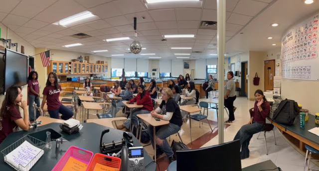 OssiningSchools's tweet photo. 🔧✨ OHS Society of Women Engineers is off to a great start!
Following this week’s engineering kickoff meeting, our Society of Women Engineers group held its first session! Students had the opportunity to connect & get ready for a year of exploring engineering & STEM. #opride https://t.co/JFJKNuq2A0