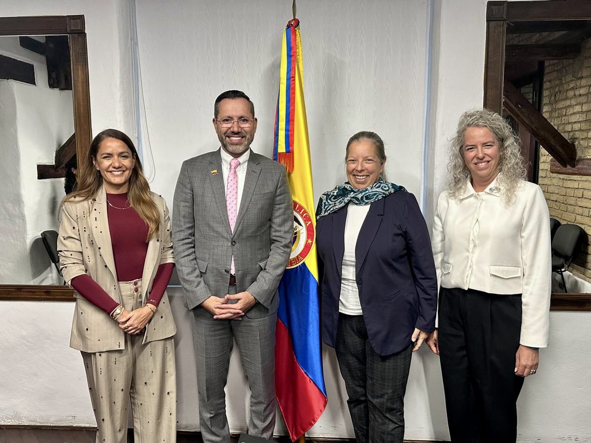 EynatShlein's tweet photo. Innovative solutions for water related challenges are one of 🇮🇱’s strengths: met H.E Jaime Andrés Beltrán, Minister of Housing, City &Terittory and H.E Mónica Saldarriaga, Vice minister of Water, exploring the huge potential 4 capacity building, technologies & joint academic research #SDG6 @IsraelMFA @IsraelinSpanish @MASHAVisrael @IsraelinCol @VivianAisen @Minvivienda