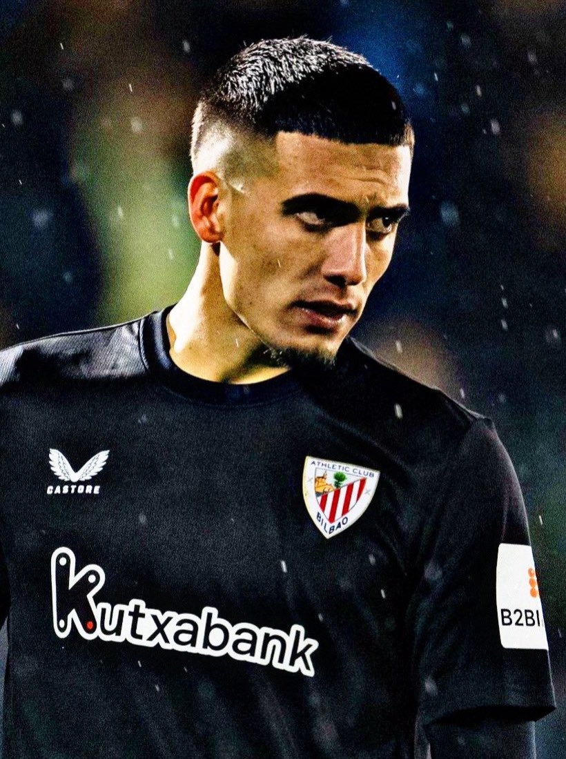 AllFutbolMX's tweet photo. 🚨🤯 BREAKING NEWS: ALEX PADILLA HAS BEEN CALLED UP TO THE MEXICAN NATIONAL TEAM! @GibranAraige - @TUDNMEX 🇪🇸

The 23-year-old Athletic Club GK is in Rafa Marquez’s squad list for the upcoming friendlies. https://t.co/MWFMA4kAzy