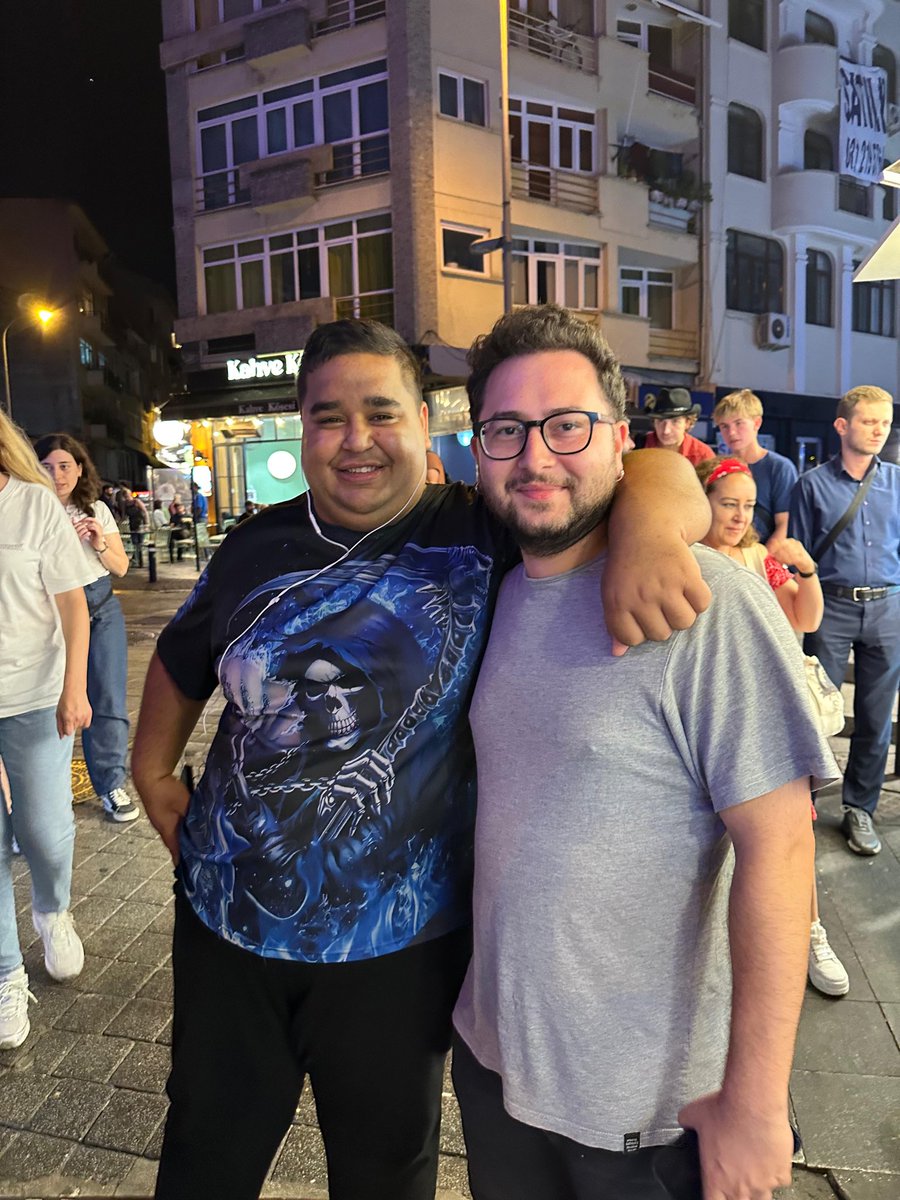 smallcaveman's tweet photo. Gül kokuyodu… https://t.co/WTdoJj5izx