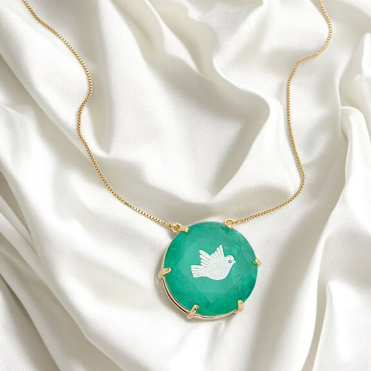 GriceldaRahqe's tweet photo. Do you believe in positive energy? The new Divine Luxury Choker is a special amulet for your day, bringing protection, peace, and elegance. The fusion tourmaline stone makes your eyes shine, while the Holy Spirit adds timeless meaning. Who else https://t.co/VdTIIYSDvJ